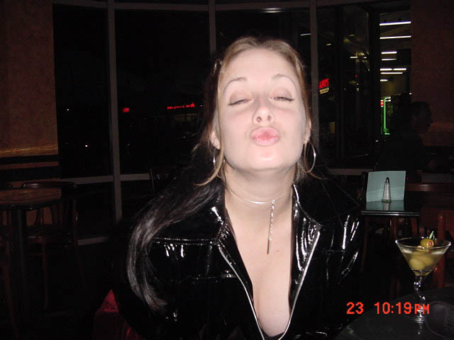 kissy_sarah
